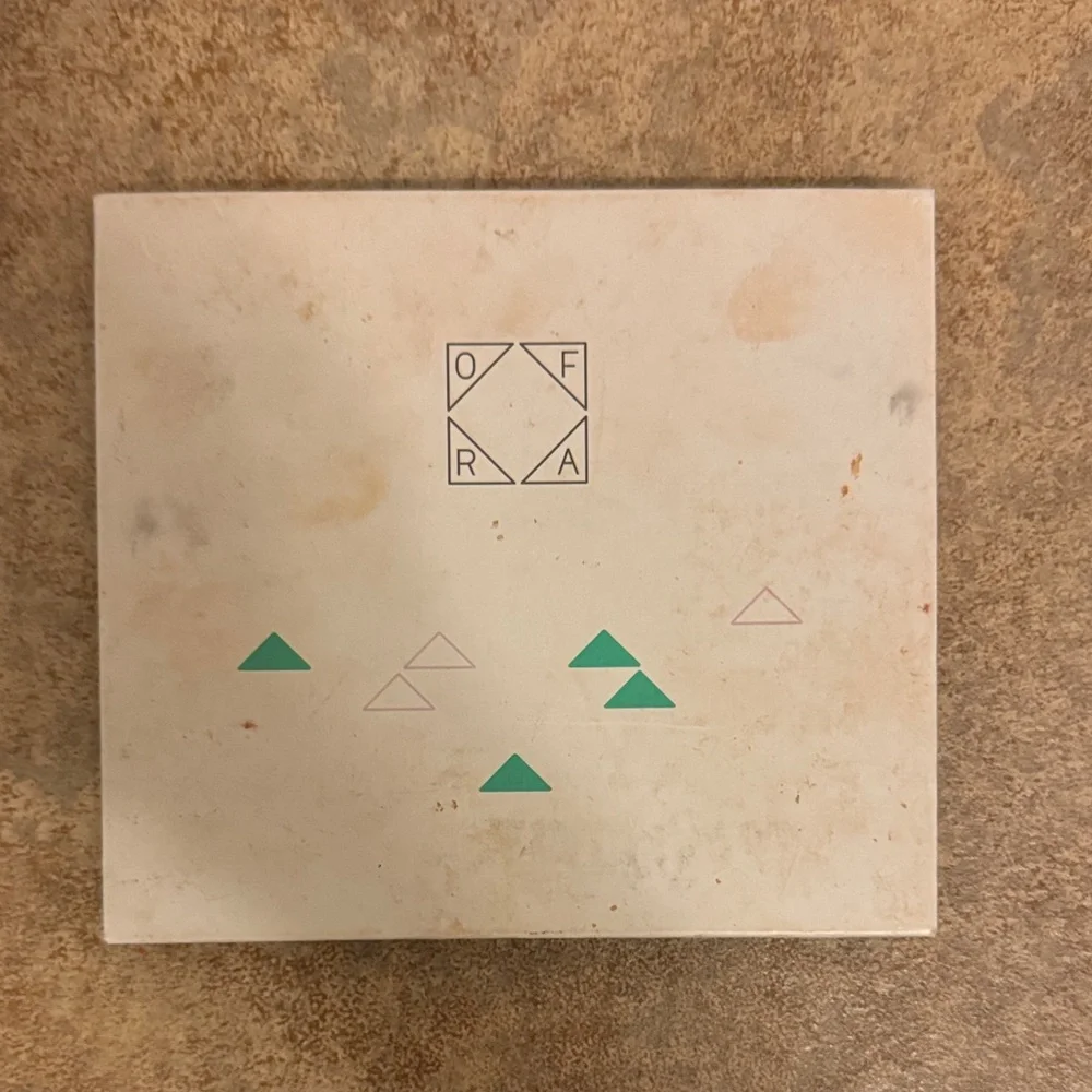 OFRA Triangle Pattern Palette in White and Green